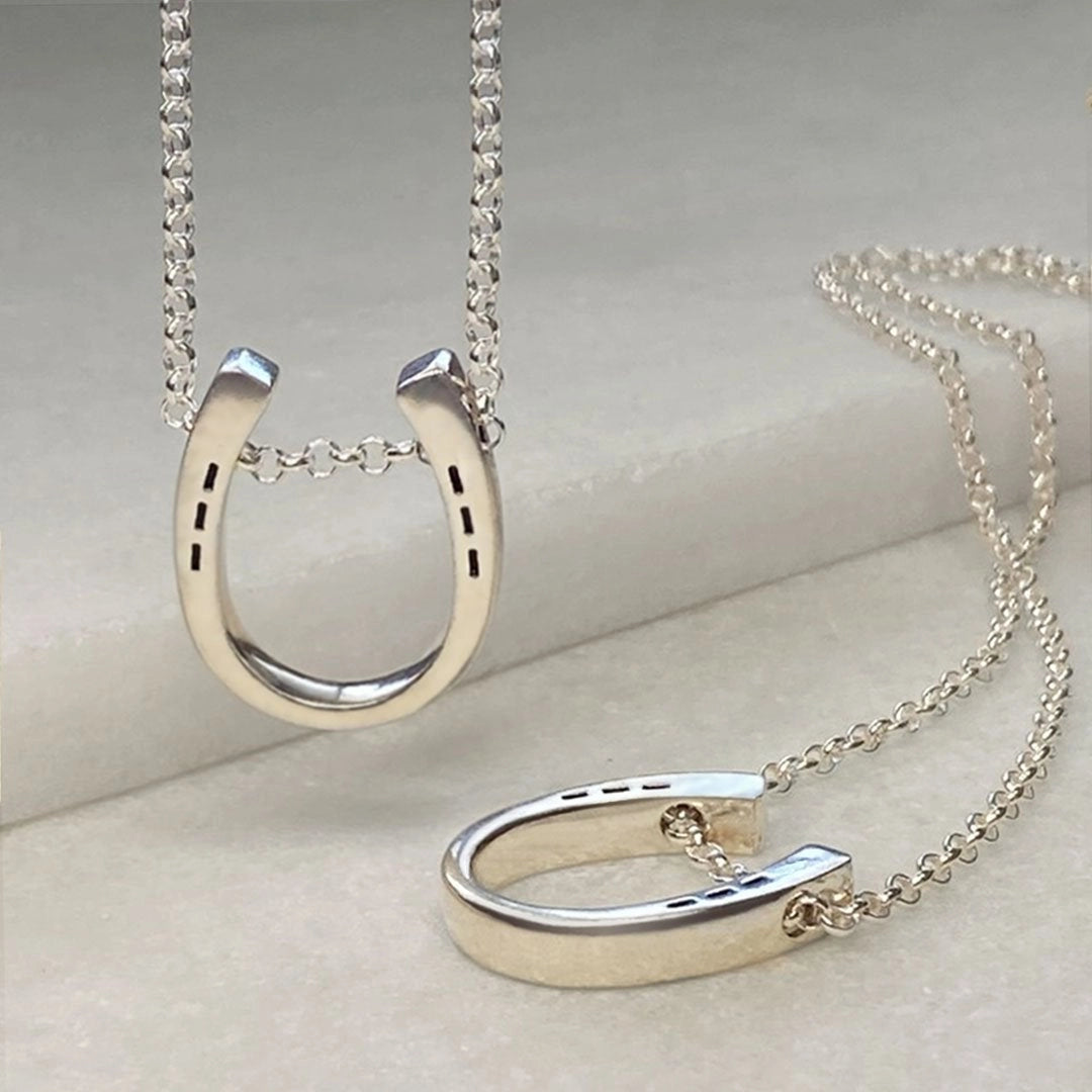 Classique Horseshoe & Chain Necklace