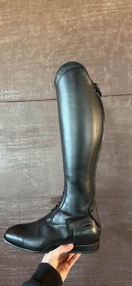 brand new Deniro salento field boot. 40 foot, 44 height, 36.5 calf